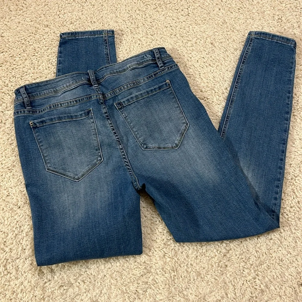KENSIE 10/30 effortless ankle, mid rise, jeans with distressing EUC